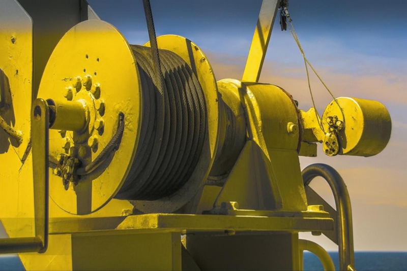 Winch for marine lifesaving Winch for marine lifesaving