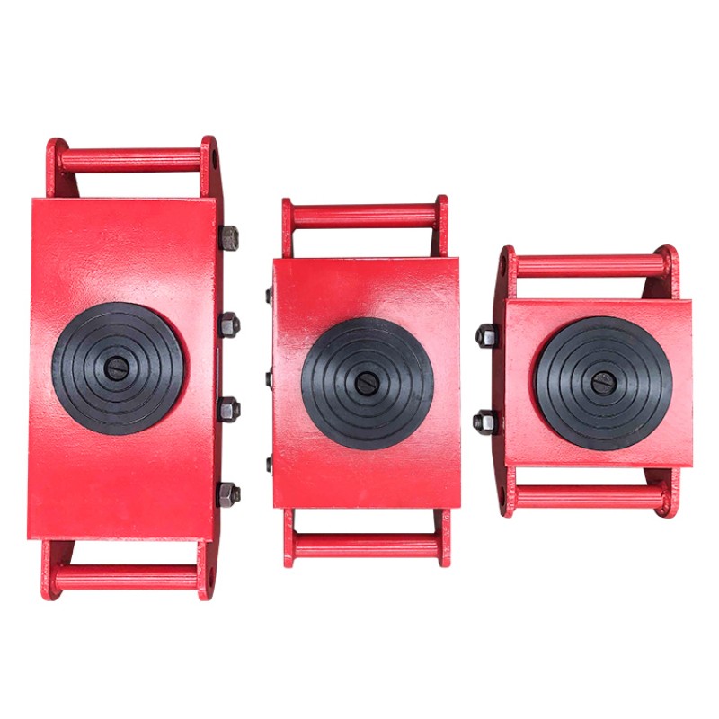 Xe tăng vận chuyển di chuyển thẳng