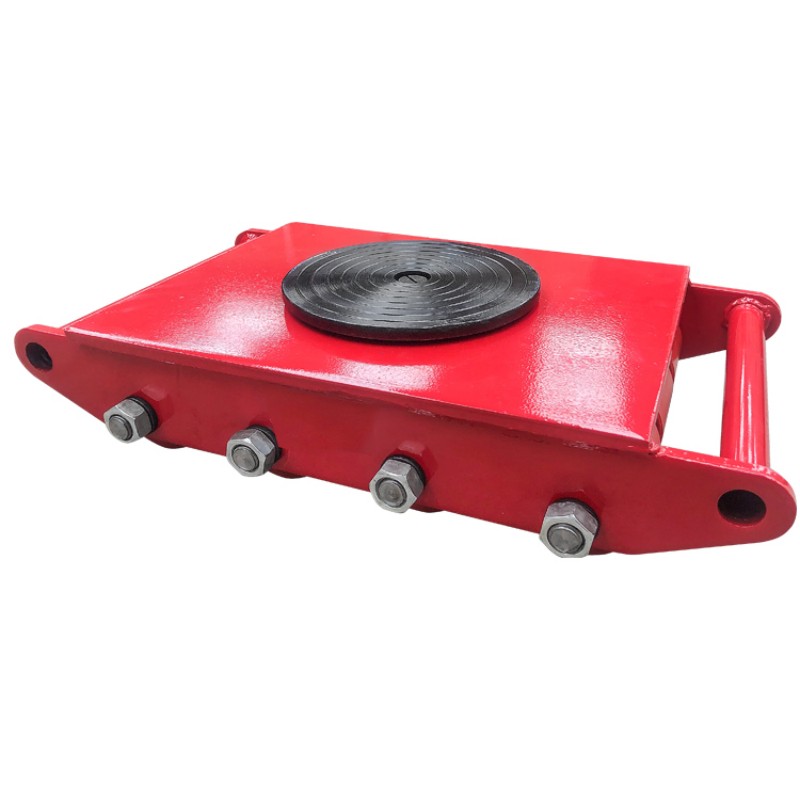 Xe tăng vận chuyển di chuyển thẳng