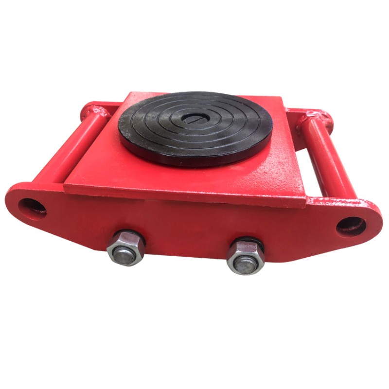 Xe tăng vận chuyển di chuyển thẳng