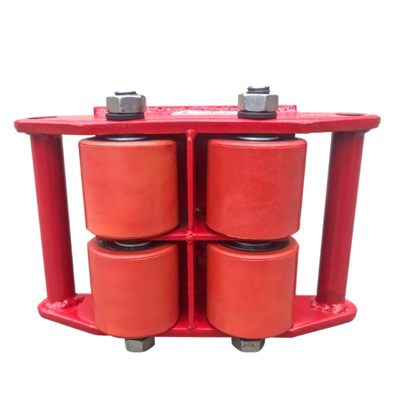 Xe tăng vận chuyển di chuyển thẳng